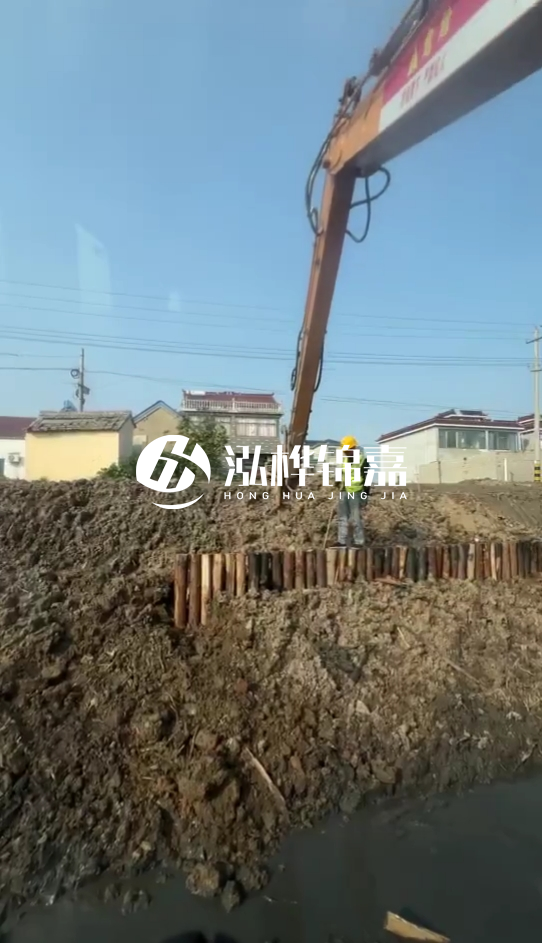 南陽挖機(jī)打木樁專業(yè)施工-打防汛木樁時(shí)選用多粗的木樁為宜？